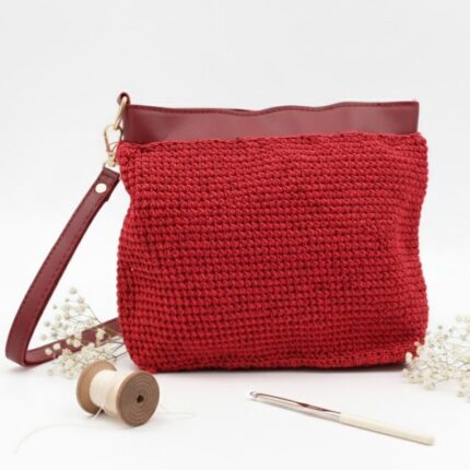 جزدان كروشية لون أحمر غامق - نكشة فن