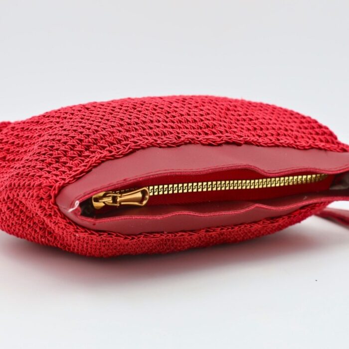 ⁦جزدان كروشية لون أحمر غامق - نكشة فن⁩ - الصورة ⁦5⁩