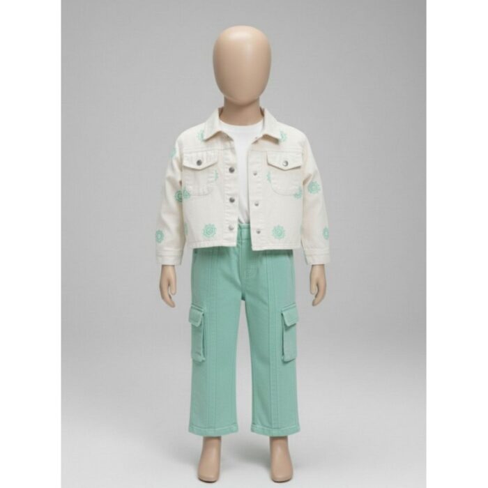 ⁦طقم بناتي جاكيت وبنطلون لون ابيض⁩ - الصورة ⁦2⁩