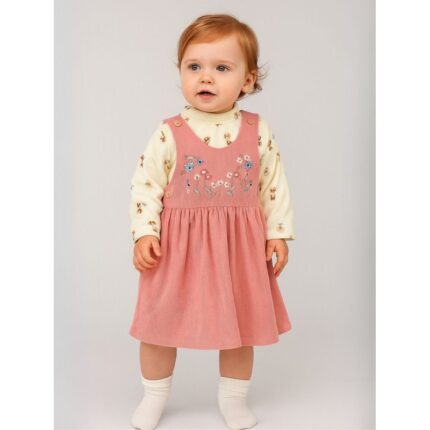 فستان لون زهري مع بلوزة بيضاء