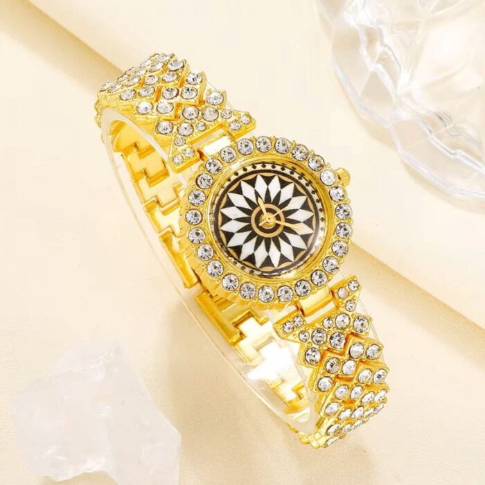 ⁦ساعة يد أنيقة للصبايا مرصعة بالسترس اللامع لون ذهبي⁩ - الصورة ⁦2⁩