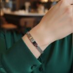 سوار ستانلس ستيل أنيقة تصميم عصري ولمعة فاخرة تناسب كل الإطلالات لون فضي