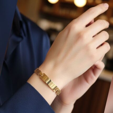 سوار ستانلس ستيل أنيق تصميم عصري ولمعة فاخرة تناسب كل الإطلالات لون ذهبي