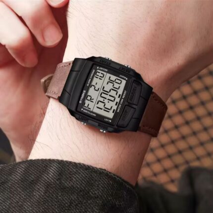 ساعة رقمية مربعة جلد لون بني