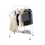 ستاند ملابس ابيض