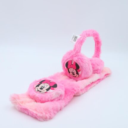 طوق للأذن مع لفحة لون زهري