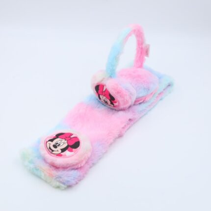 طوق للأذن مع لفحة لون أزرق