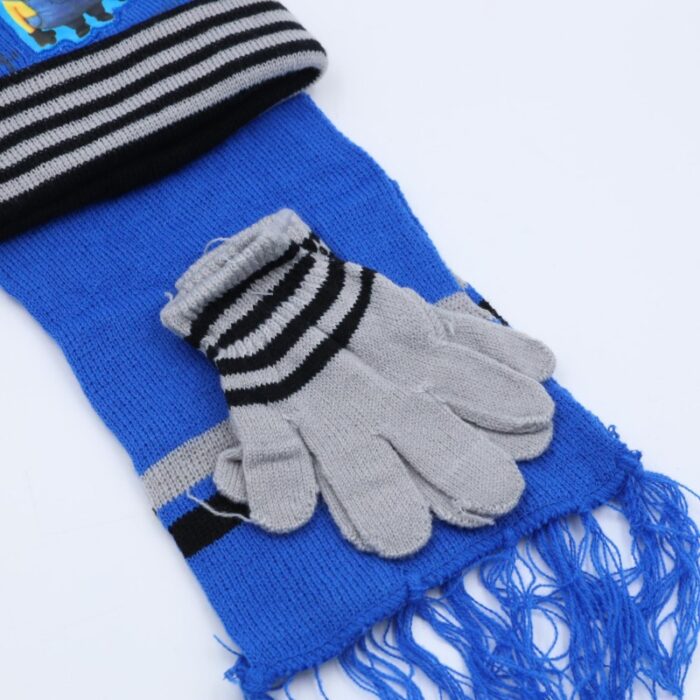 ⁦طاقية للأطفال مع لفحة وكفوف لون أزرق غامق⁩ - الصورة ⁦3⁩