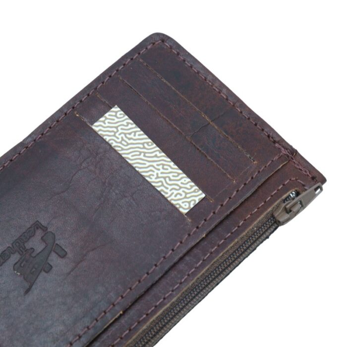 ⁦محفظة شبابية أنيقة من الجلد الطبيعي البقري لون بني⁩ - الصورة ⁦2⁩