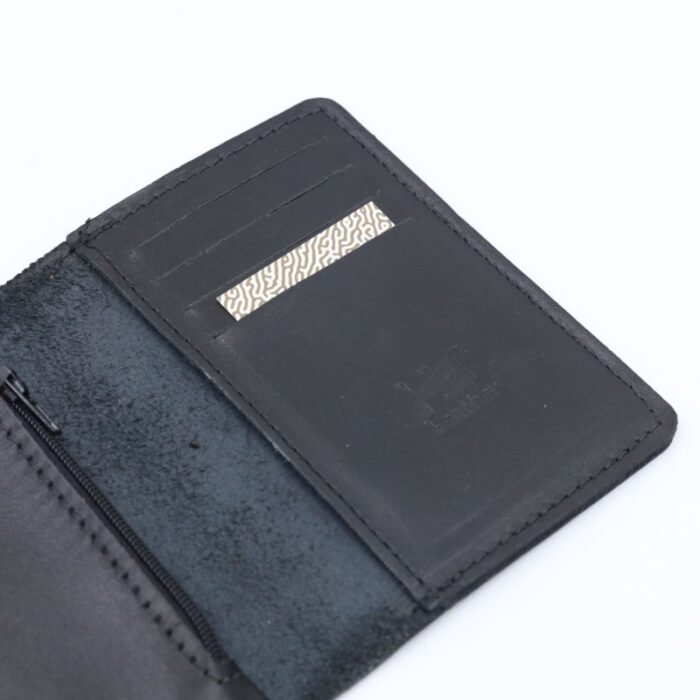 ⁦محفظة شبابية أنيقة من الجلد الطبيعي البقري لون أسود⁩ - الصورة ⁦3⁩