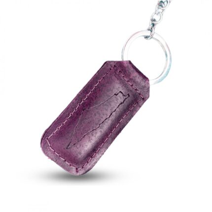 مدالية أنيقة بشكل خارطة فلسطين مصنوعة من الجلد الطبيعي لون بنفسجي