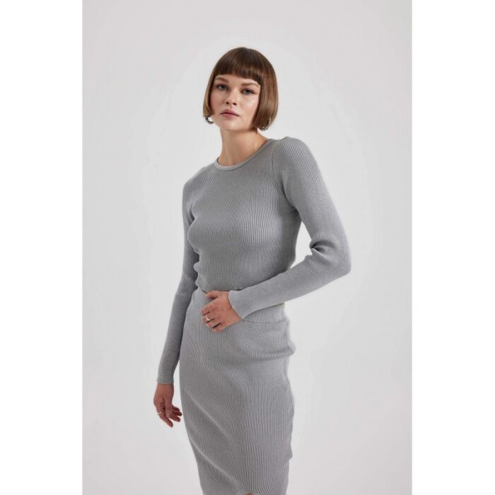 ⁦طقم ستاتي لون سكني مع لمعة تنورة وبلوزة defacto⁩ - الصورة ⁦4⁩