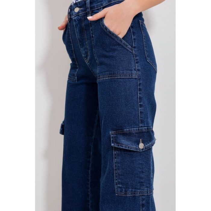 ⁦بنطال جينز نسائي كارجو واسع بخصر عال – كحلي داكن⁩ - الصورة ⁦2⁩