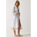 ⁦جاكيت ستاتي طويل لون أبيض نقشة بيج⁩ - الصورة ⁦4⁩