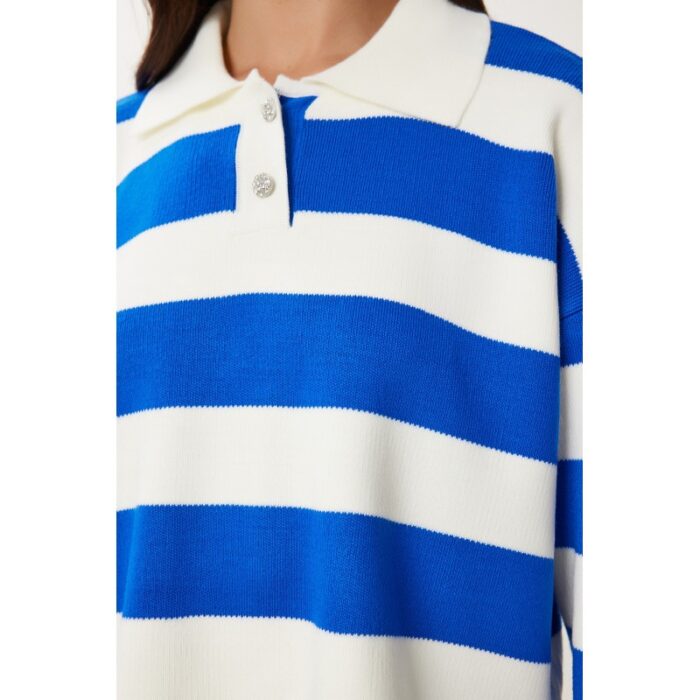 ⁦بلوزة ستاتي لون أبيض مخطط نيلي Happiness İstanbul⁩ - الصورة ⁦2⁩