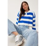 ⁦بلوزة ستاتي لون أبيض مخطط نيلي Happiness İstanbul⁩ - الصورة ⁦5⁩