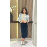 بلوزة ستاتي لون أزرق فاتح وبيج