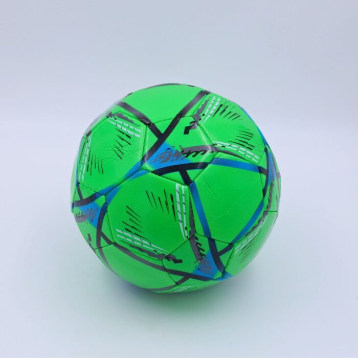 ⁦كرة قدم مقاس 5 لون أخضر⁩ - الصورة ⁦2⁩