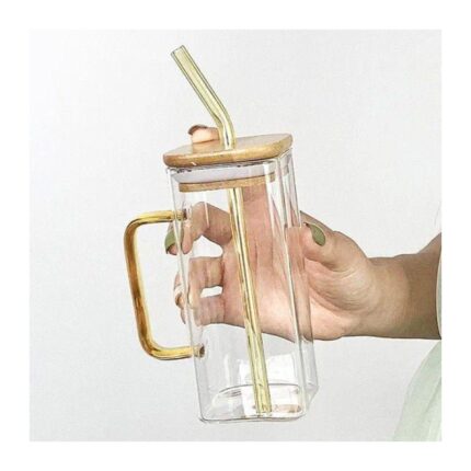 كاسة زجاج مع مقبض وغطاء خشب بامبو ومصاصة