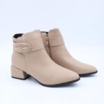 جزمة نسائية سحاب ساق متوسط الطول لون بيج فاتح