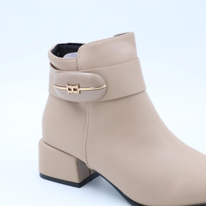 ⁦جزمة نسائية سحاب ساق متوسط الطول لون بيج فاتح⁩ - الصورة ⁦3⁩