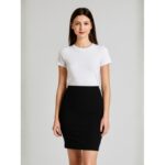 ⁦تنورة ستاتية قصيرة لون أسود⁩ - الصورة ⁦2⁩