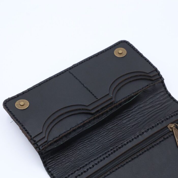 ⁦حقيبة نسائية جلد طبيعي لون أسود مع تطريز⁩ - الصورة ⁦2⁩