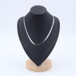 سلسال فضي عريض