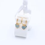 حلق ذهبي بتصميم قلب