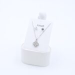 طقم حلق كرستال فضي مع سلسال بتصميم وردة