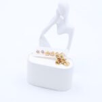 مجموعة مكونة من 3 حلوق شكل دائري وتاج وقلب لون ذهبي