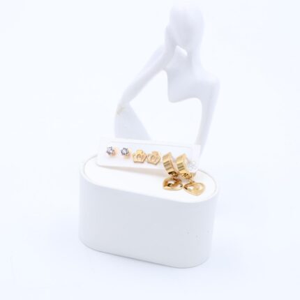 مجموعة مكونة من 3 حلوق شكل دائري وتاج وقلب لون ذهبي