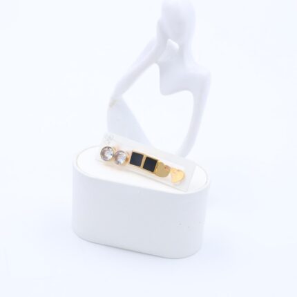 مجموعة مكونة من 3 حلوق شكل دائري وردة ومربع أسود وقلب ذهبي