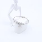 سوار لون فضي بتصميم فراشات