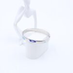 سوار عريضه لون فضي بنقوش أزرق