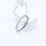 ⁦سوار لون فضي وأزرق⁩ - الصورة ⁦2⁩