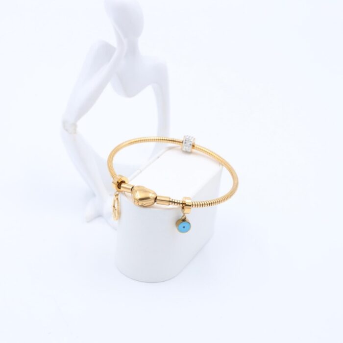 ⁦سوار لون ذهبي مع تفاصيل قلب وعين وكف⁩ - الصورة ⁦2⁩