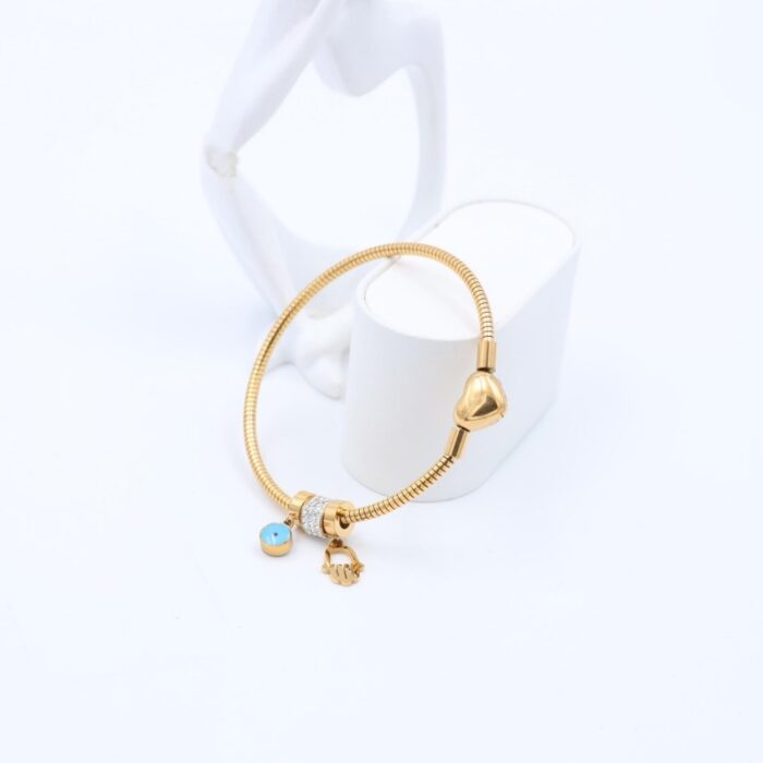 ⁦سوار لون ذهبي مع تفاصيل قلب وعين وكف⁩ - الصورة ⁦3⁩