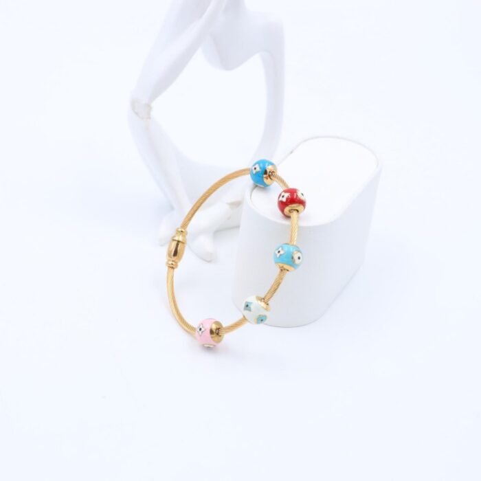 ⁦سوار لون ذهبي بتصميم كرات ملونة⁩ - الصورة ⁦2⁩