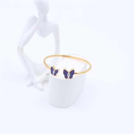 سوار مفتوح لون ذهبي تصميم فراشات كحلي