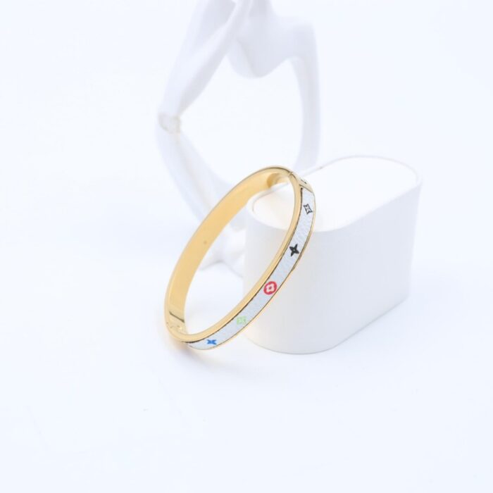 ⁦سوار لون ذهبي وأبيض⁩ - الصورة ⁦2⁩