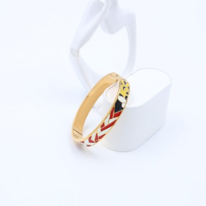 ⁦سوارعريض لون ذهبي وتفاصيل أحمر وأبيض وأسود⁩ - الصورة ⁦2⁩