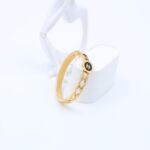 ⁦سوار لون ذهبي تصميم دائره أسود⁩ - الصورة ⁦2⁩