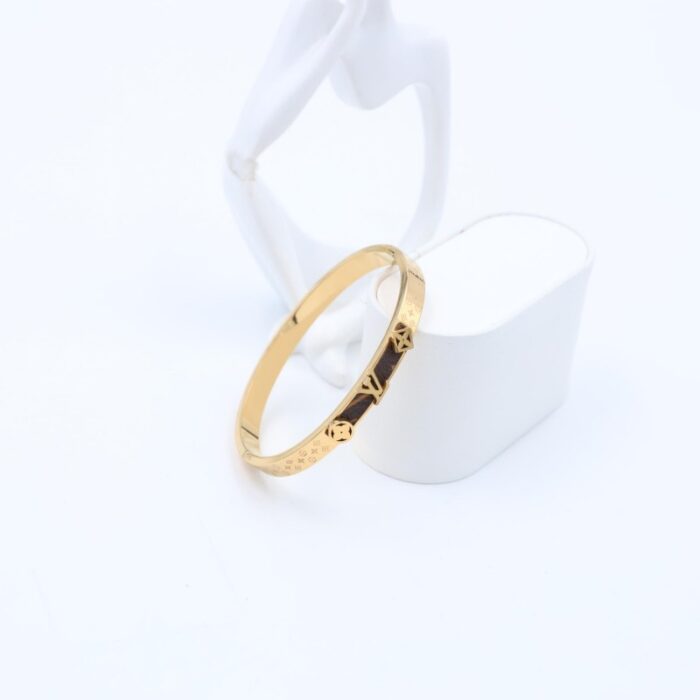 ⁦سوار لون ذهبي⁩ - الصورة ⁦2⁩