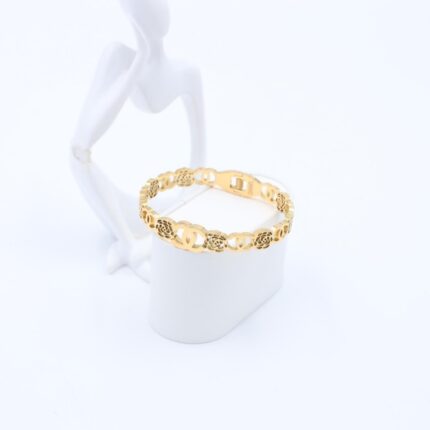 سوار لون ذهبي