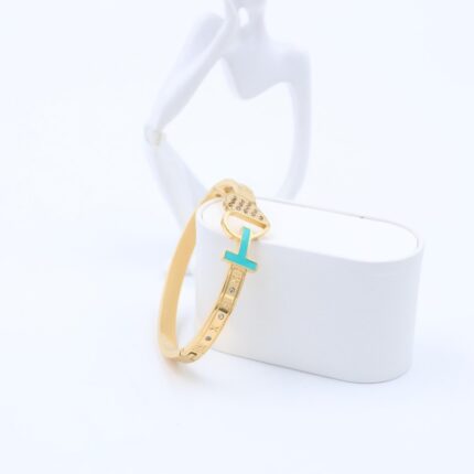 سوار لون ذهبي وفيروزي تصميم قلب