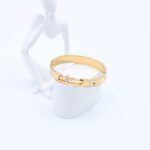 سوار لون ذهبي