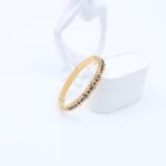 ⁦سوار لون ذهبي مع احجار زركون ملونة⁩ - الصورة ⁦2⁩