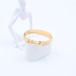 سوار لون ذهبي مع احجار زركون فضي