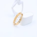 ⁦سوار لون ذهبي مع احجار زركون فضي⁩ - الصورة ⁦2⁩